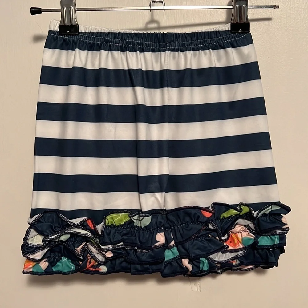 Navy & Coral Print Top With Rosette Detail And Ruffle Shorts - Picture 7 of 13